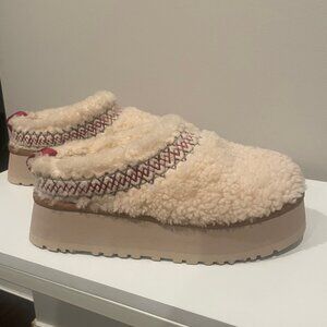UGG Tazz Platform Braid w/red